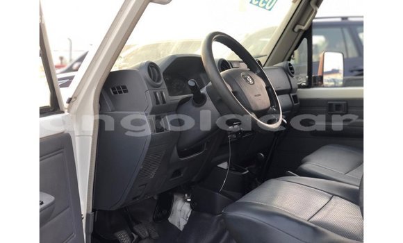 Comprar Importar Toyota Land Cruiser Branco Carro em Import - Dubai em Bengo Province Comprar Importar Toyota Land Cruiser Branco Carro em Import - Dubai em Bengo Province