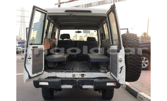 Comprar Importar Toyota Land Cruiser Branco Carro em Import - Dubai em Bengo Province Comprar Importar Toyota Land Cruiser Branco Carro em Import - Dubai em Bengo Province