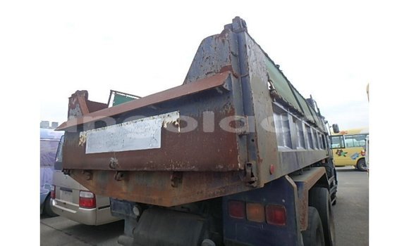 Comprar Importar Nissan Evalia Azul Caminhão em Import - Dubai em Bengo Province Comprar Importar Nissan Evalia Azul Caminhão em Import - Dubai em Bengo Province