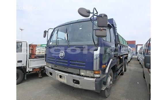 Comprar Importar Nissan Evalia Azul Caminhão em Import - Dubai em Bengo Province Comprar Importar Nissan Evalia Azul Caminhão em Import - Dubai em Bengo Province