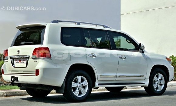 Comprar Importar Toyota Land Cruiser Branco Carro em Import - Dubai em Bengo Province Comprar Importar Toyota Land Cruiser Branco Carro em Import - Dubai em Bengo Province