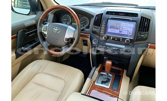 Comprar Importar Toyota Land Cruiser Branco Carro em Import - Dubai em Bengo Province Comprar Importar Toyota Land Cruiser Branco Carro em Import - Dubai em Bengo Province