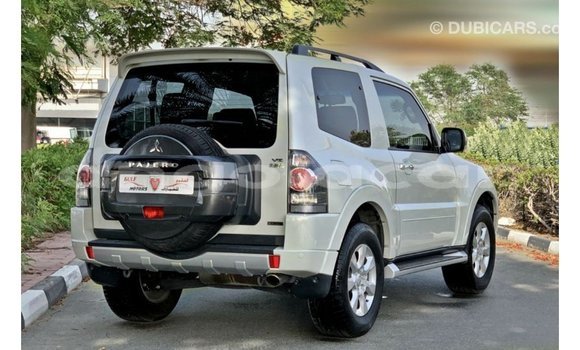 Comprar Importar Mitsubishi Pajero Branco Carro em Import - Dubai em Bengo Province Comprar Importar Mitsubishi Pajero Branco Carro em Import - Dubai em Bengo Province