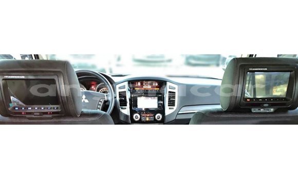 Comprar Importar Mitsubishi Pajero Branco Carro em Import - Dubai em Bengo Province Comprar Importar Mitsubishi Pajero Branco Carro em Import - Dubai em Bengo Province