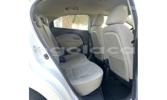 Comprar Importar Kia Carens Branco Carro em Import - Dubai em Bengo Province Comprar Importar Kia Carens Branco Carro em Import - Dubai em Bengo Province