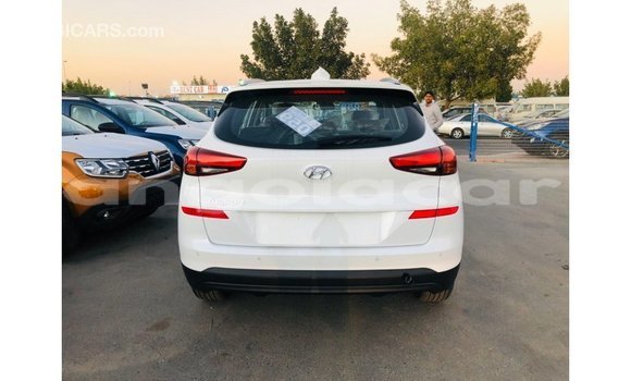 Comprar Importar Hyundai Tucson Branco Carro em Import - Dubai em Bengo Province Comprar Importar Hyundai Tucson Branco Carro em Import - Dubai em Bengo Province