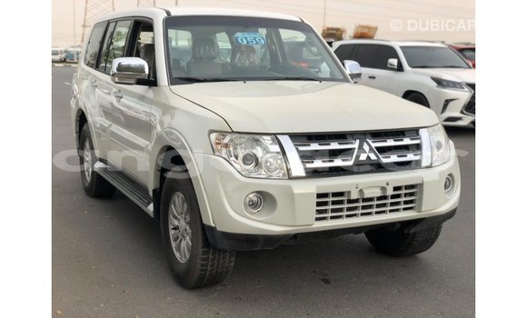 Comprar Importar Mitsubishi Pajero Branco Carro em Import - Dubai em Bengo Province Comprar Importar Mitsubishi Pajero Branco Carro em Import - Dubai em Bengo Province