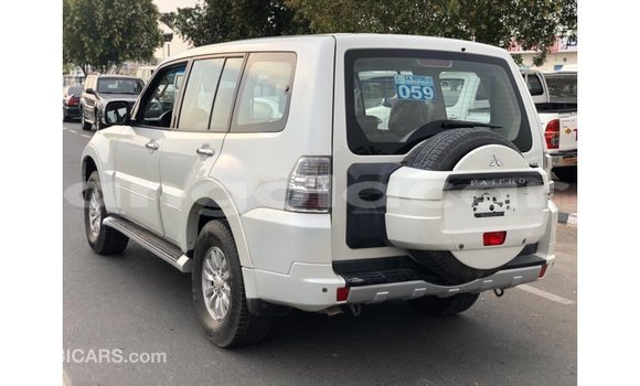 Comprar Importar Mitsubishi Pajero Branco Carro em Import - Dubai em Bengo Province Comprar Importar Mitsubishi Pajero Branco Carro em Import - Dubai em Bengo Province