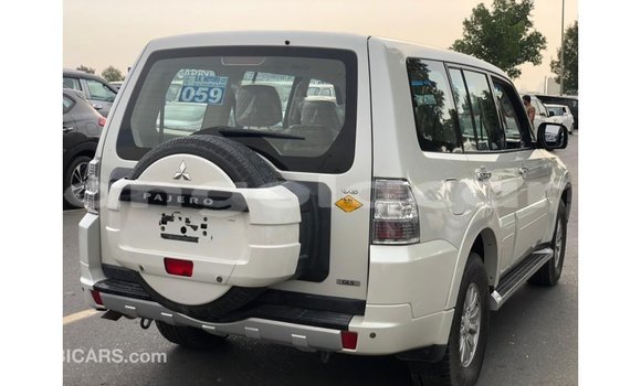 Comprar Importar Mitsubishi Pajero Branco Carro em Import - Dubai em Bengo Province Comprar Importar Mitsubishi Pajero Branco Carro em Import - Dubai em Bengo Province