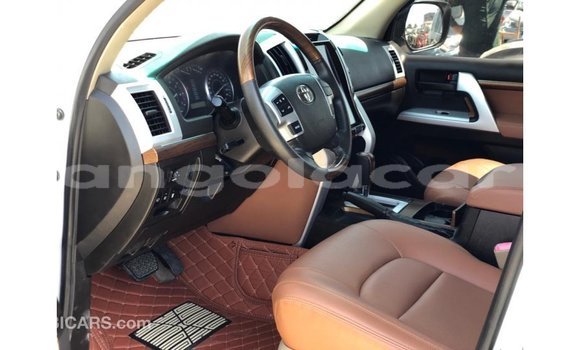 Comprar Importar Toyota Land Cruiser Branco Carro em Import - Dubai em Bengo Province Comprar Importar Toyota Land Cruiser Branco Carro em Import - Dubai em Bengo Province