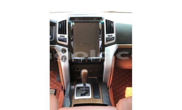 Comprar Importar Toyota Land Cruiser Branco Carro em Import - Dubai em Bengo Province Comprar Importar Toyota Land Cruiser Branco Carro em Import - Dubai em Bengo Province