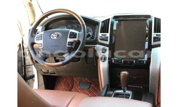 Comprar Importar Toyota Land Cruiser Branco Carro em Import - Dubai em Bengo Province Comprar Importar Toyota Land Cruiser Branco Carro em Import - Dubai em Bengo Province