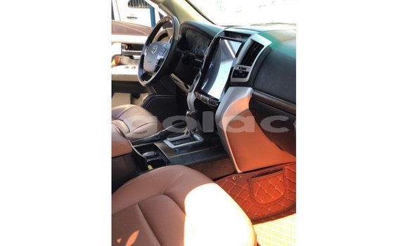 Comprar Importar Toyota Land Cruiser Branco Carro em Import - Dubai em Bengo Province Comprar Importar Toyota Land Cruiser Branco Carro em Import - Dubai em Bengo Province