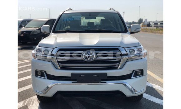 Acheter Import Voiture Toyota Land Cruiser Blanc à Import - Dubai, Province de Bengo Acheter Import Voiture Toyota Land Cruiser Blanc à Import - Dubai, Province de Bengo