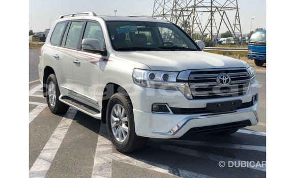 Acheter Import Voiture Toyota Land Cruiser Blanc à Import - Dubai, Province de Bengo Acheter Import Voiture Toyota Land Cruiser Blanc à Import - Dubai, Province de Bengo