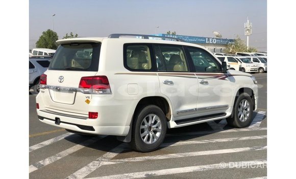 Acheter Import Voiture Toyota Land Cruiser Blanc à Import - Dubai, Province de Bengo Acheter Import Voiture Toyota Land Cruiser Blanc à Import - Dubai, Province de Bengo
