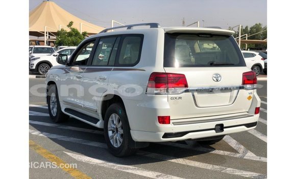 Acheter Import Voiture Toyota Land Cruiser Blanc à Import - Dubai, Province de Bengo Acheter Import Voiture Toyota Land Cruiser Blanc à Import - Dubai, Province de Bengo