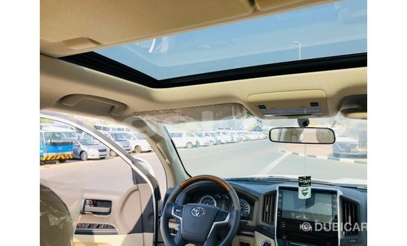 Acheter Import Voiture Toyota Land Cruiser Blanc à Import - Dubai, Province de Bengo Acheter Import Voiture Toyota Land Cruiser Blanc à Import - Dubai, Province de Bengo