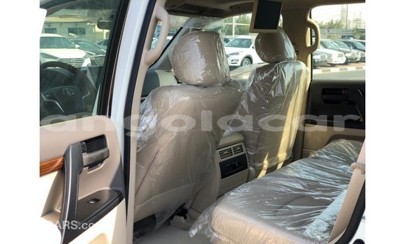Acheter Import Voiture Toyota Land Cruiser Blanc à Import - Dubai, Province de Bengo Acheter Import Voiture Toyota Land Cruiser Blanc à Import - Dubai, Province de Bengo