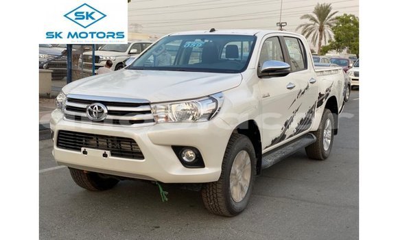 Comprar Importar Toyota Hilux Branco Carro em Import - Dubai em Bengo Province