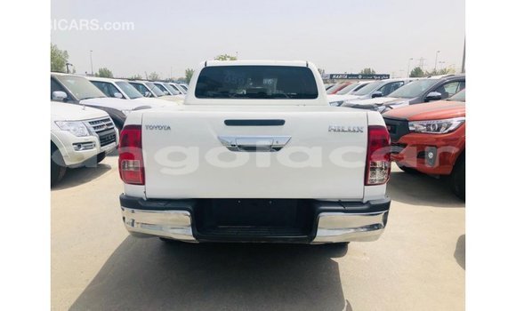 Comprar Importar Toyota Hilux Branco Carro em Import - Dubai em Bengo Province Comprar Importar Toyota Hilux Branco Carro em Import - Dubai em Bengo Province