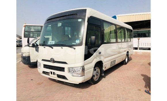 Acheter Import Voiture Toyota Coaster Blanc à Import - Dubai, Province de Bengo
