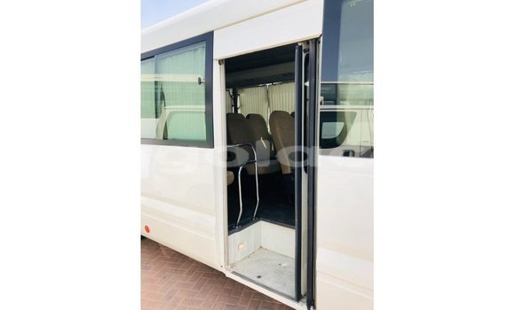 Comprar Importar Toyota Coaster Branco Carro em Import - Dubai em Bengo Province Comprar Importar Toyota Coaster Branco Carro em Import - Dubai em Bengo Province