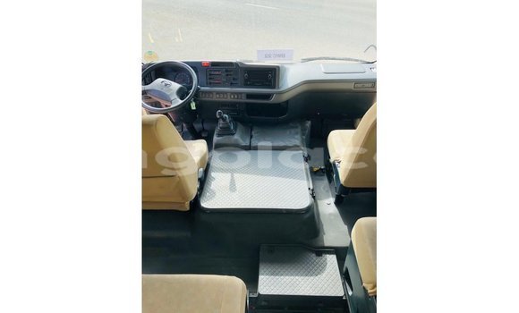 Comprar Importar Toyota Coaster Branco Carro em Import - Dubai em Bengo Province Comprar Importar Toyota Coaster Branco Carro em Import - Dubai em Bengo Province