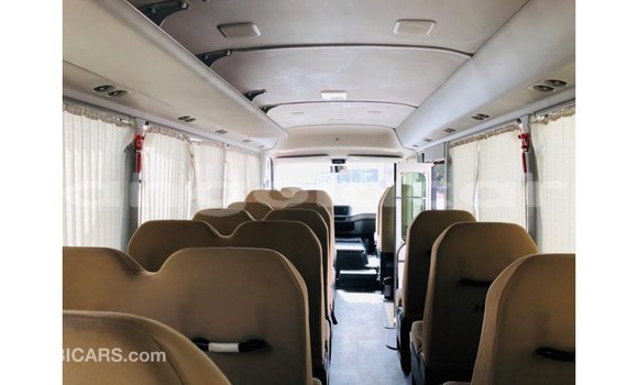 Comprar Importar Toyota Coaster Branco Carro em Import - Dubai em Bengo Province Comprar Importar Toyota Coaster Branco Carro em Import - Dubai em Bengo Province