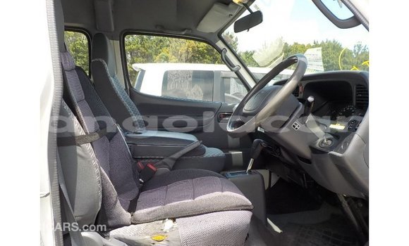 Comprar Importar Toyota Hiace Branco Carro em Import - Dubai em Bengo Province Comprar Importar Toyota Hiace Branco Carro em Import - Dubai em Bengo Province