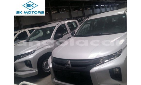 Comprar Importar Mitsubishi L200 Branco Carro em Import - Dubai em Bengo Province