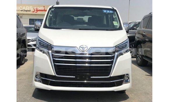 Comprar Importar Toyota Granvia Branco Carro em Import - Dubai em Bengo Province Comprar Importar Toyota Granvia Branco Carro em Import - Dubai em Bengo Province