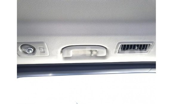 Comprar Importar Toyota Granvia Branco Carro em Import - Dubai em Bengo Province Comprar Importar Toyota Granvia Branco Carro em Import - Dubai em Bengo Province