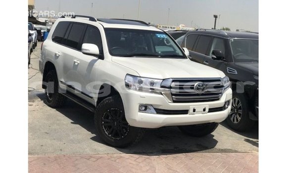 Acheter Import Voiture Toyota Land Cruiser Blanc à Import - Dubai, Province de Bengo Acheter Import Voiture Toyota Land Cruiser Blanc à Import - Dubai, Province de Bengo