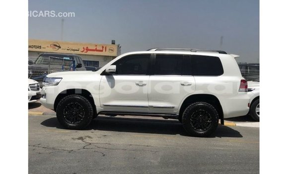 Acheter Import Voiture Toyota Land Cruiser Blanc à Import - Dubai, Province de Bengo Acheter Import Voiture Toyota Land Cruiser Blanc à Import - Dubai, Province de Bengo