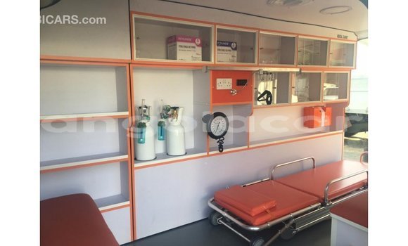 Comprar Importar Toyota Hiace Branco Carro em Import - Dubai em Bengo Province Comprar Importar Toyota Hiace Branco Carro em Import - Dubai em Bengo Province