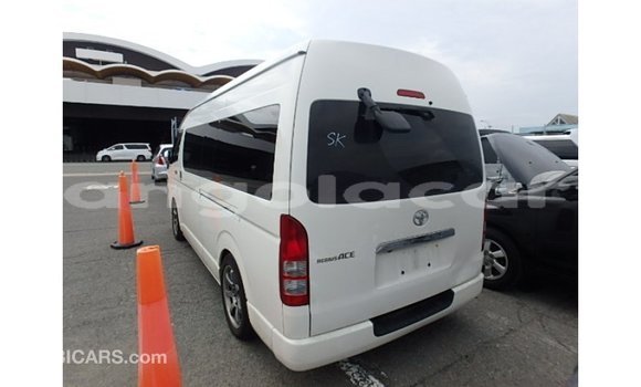 Comprar Importar Toyota Hiace Branco Carro em Import - Dubai em Bengo Province Comprar Importar Toyota Hiace Branco Carro em Import - Dubai em Bengo Province