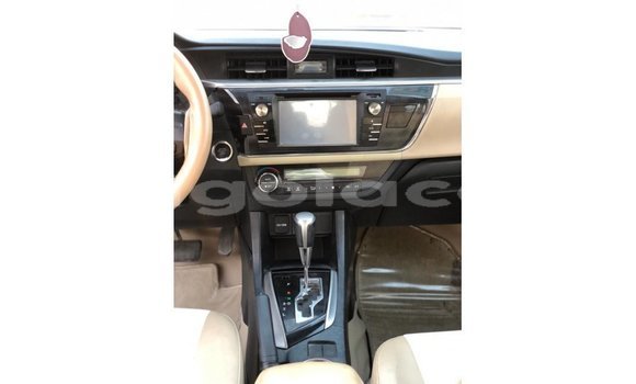 Comprar Importar Toyota Corolla Branco Carro em Import - Dubai em Bengo Province Comprar Importar Toyota Corolla Branco Carro em Import - Dubai em Bengo Province