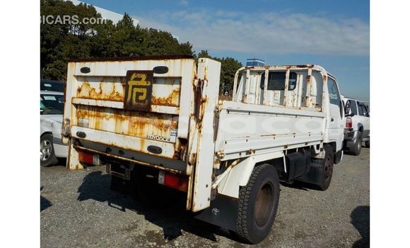 Comprar Importar Toyota Dyna Branco Carro em Import - Dubai em Bengo Province Comprar Importar Toyota Dyna Branco Carro em Import - Dubai em Bengo Province