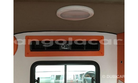 Comprar Importar Toyota Hiace Branco Carro em Import - Dubai em Bengo Province Comprar Importar Toyota Hiace Branco Carro em Import - Dubai em Bengo Province
