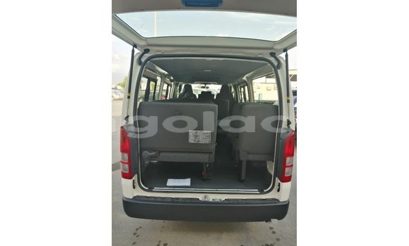 Comprar Importar Toyota Hiace Branco Carro em Import - Dubai em Bengo Province Comprar Importar Toyota Hiace Branco Carro em Import - Dubai em Bengo Province