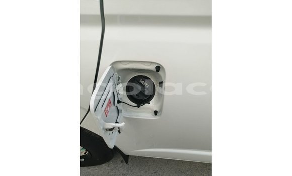 Comprar Importar Toyota Hiace Branco Carro em Import - Dubai em Bengo Province Comprar Importar Toyota Hiace Branco Carro em Import - Dubai em Bengo Province