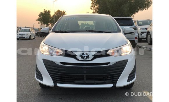 Acheter Import Voiture Toyota Yaris Blanc à Import - Dubai, Province de Bengo Acheter Import Voiture Toyota Yaris Blanc à Import - Dubai, Province de Bengo