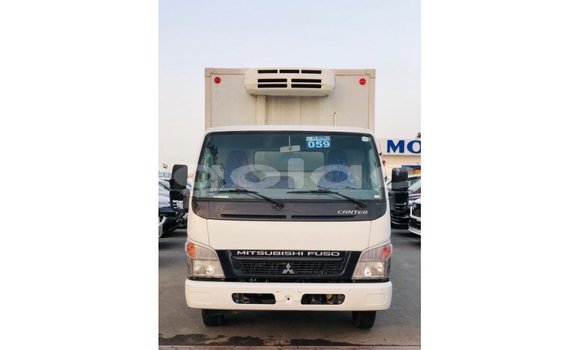Comprar Importar Mitsubishi Carisma Branco Carro em Import - Dubai em Bengo Province Comprar Importar Mitsubishi Carisma Branco Carro em Import - Dubai em Bengo Province