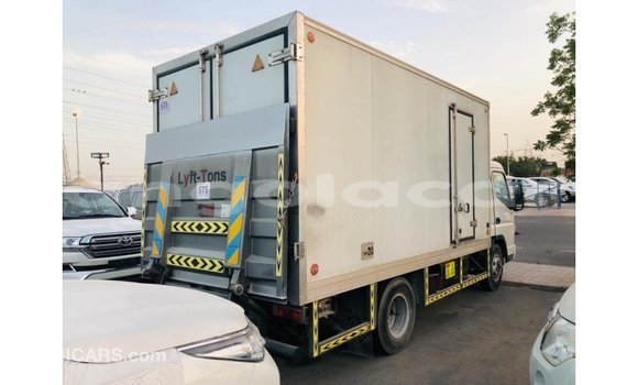 Comprar Importar Mitsubishi Carisma Branco Carro em Import - Dubai em Bengo Province Comprar Importar Mitsubishi Carisma Branco Carro em Import - Dubai em Bengo Province