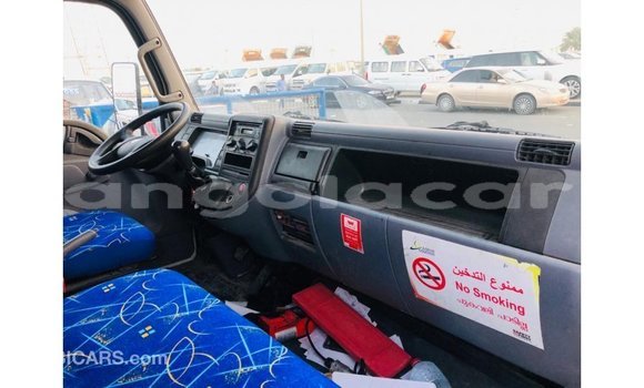 Comprar Importar Mitsubishi Carisma Branco Carro em Import - Dubai em Bengo Province Comprar Importar Mitsubishi Carisma Branco Carro em Import - Dubai em Bengo Province