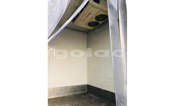 Comprar Importar Mitsubishi Carisma Branco Carro em Import - Dubai em Bengo Province Comprar Importar Mitsubishi Carisma Branco Carro em Import - Dubai em Bengo Province
