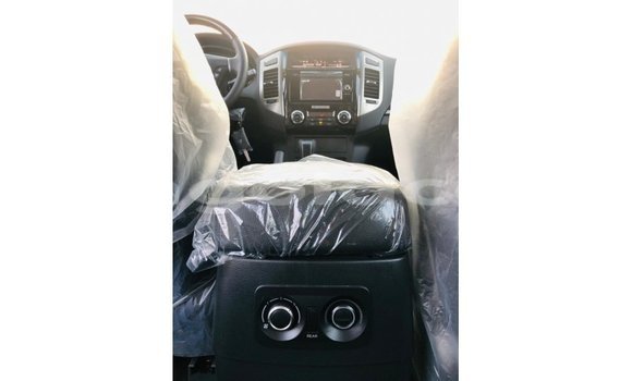 Comprar Importar Mitsubishi Pajero Preto Carro em Import - Dubai em Bengo Province Comprar Importar Mitsubishi Pajero Preto Carro em Import - Dubai em Bengo Province