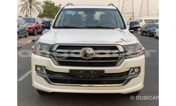Acheter Import Voiture Toyota Land Cruiser Blanc à Import - Dubai, Province de Bengo Acheter Import Voiture Toyota Land Cruiser Blanc à Import - Dubai, Province de Bengo