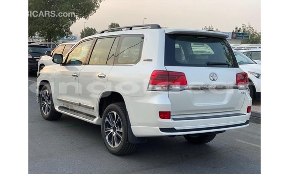 Acheter Import Voiture Toyota Land Cruiser Blanc à Import - Dubai, Province de Bengo Acheter Import Voiture Toyota Land Cruiser Blanc à Import - Dubai, Province de Bengo